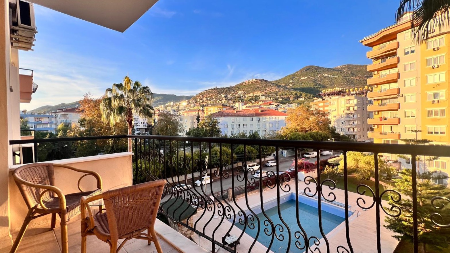 ALANYA MERKEZDE DENİZ KALE MANZARALI EŞYALI DAİRE - 10