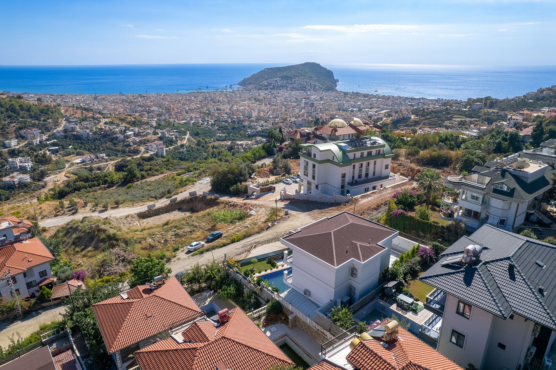 ALANYA TEPE'DE VATANDASLIKLI LÜKS EŞYALI VİLLA - 3