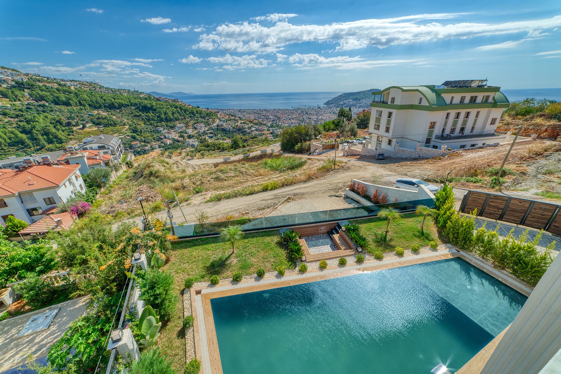 ALANYA TEPE'DE VATANDASLIKLI LÜKS EŞYALI VİLLA - 22