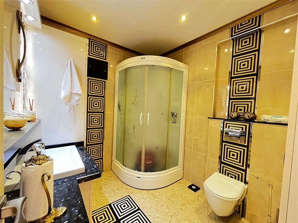 ALANYA MERKEZDE VATANDASLIK-İKAMET FIRSATLI 5+1 AYRI MUTFAK DAİRE - 2