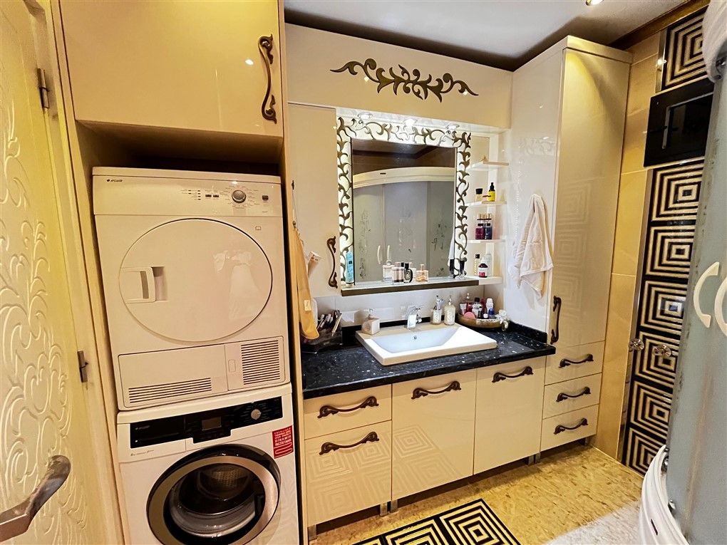 ALANYA MERKEZDE VATANDASLIK-İKAMET FIRSATLI 5+1 AYRI MUTFAK DAİRE - 11