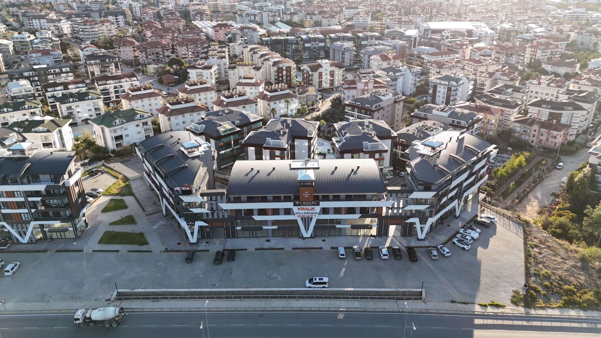 ALANYA OBA BÖLGESİNDE İŞ MERKEZİNDE DAİRE-OFİS KONSEPTLİ AYRI MUTFAK 2+1 - 1