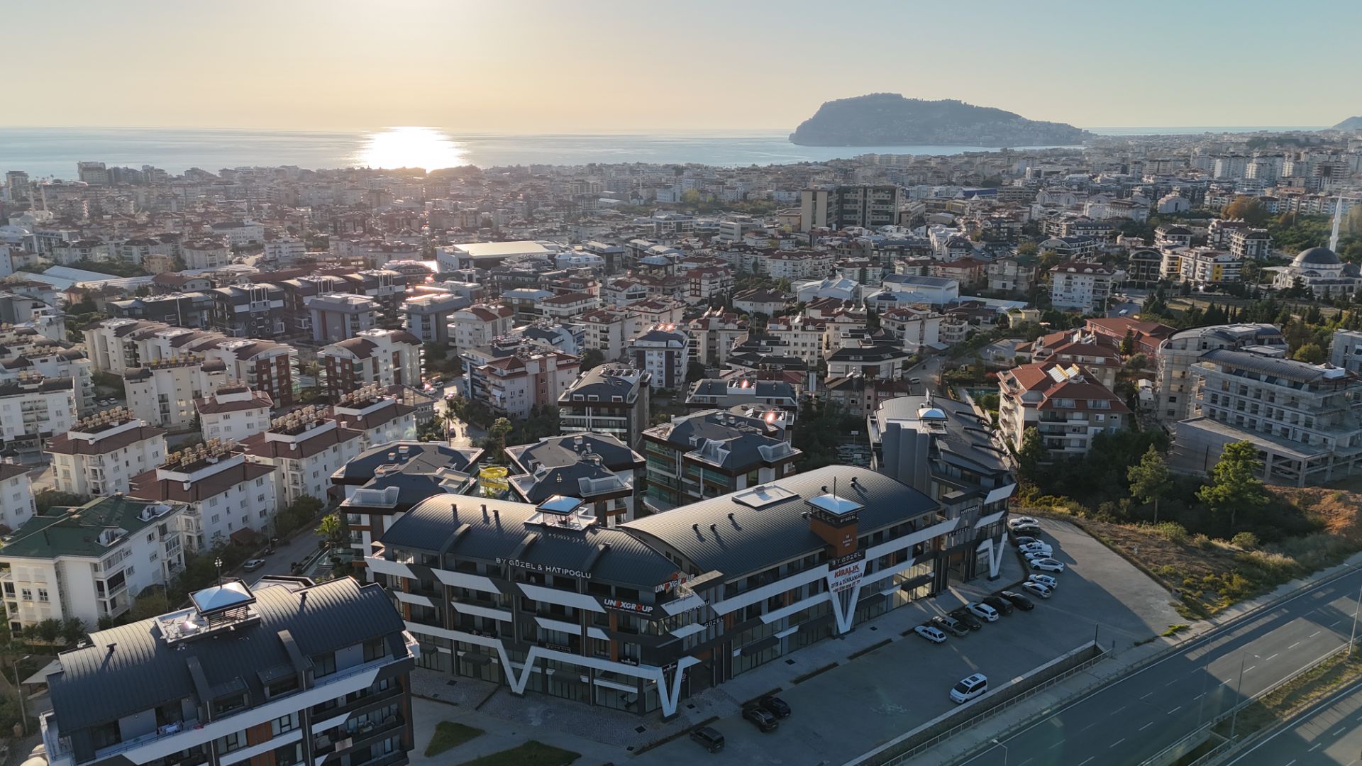 ALANYA OBA BÖLGESİNDE İŞ MERKEZİNDE DAİRE-OFİS KONSEPTLİ AYRI MUTFAK 2+1 - 2