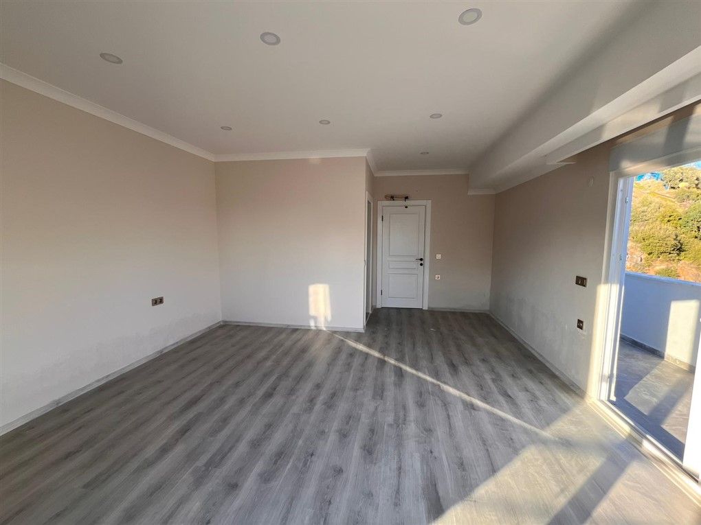 ALANYA ÇIPLAKLI'DA 7 BALKONLU 3+1 FIRSAT DAİRE - 1