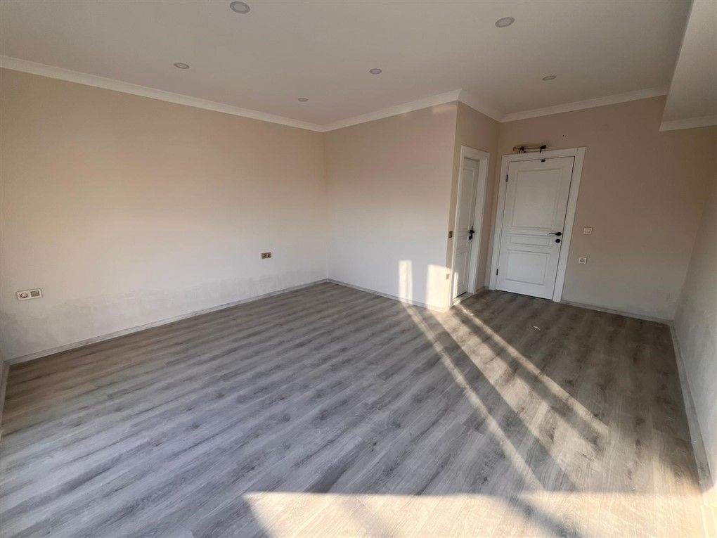 ALANYA ÇIPLAKLI'DA 7 BALKONLU 3+1 FIRSAT DAİRE - 2