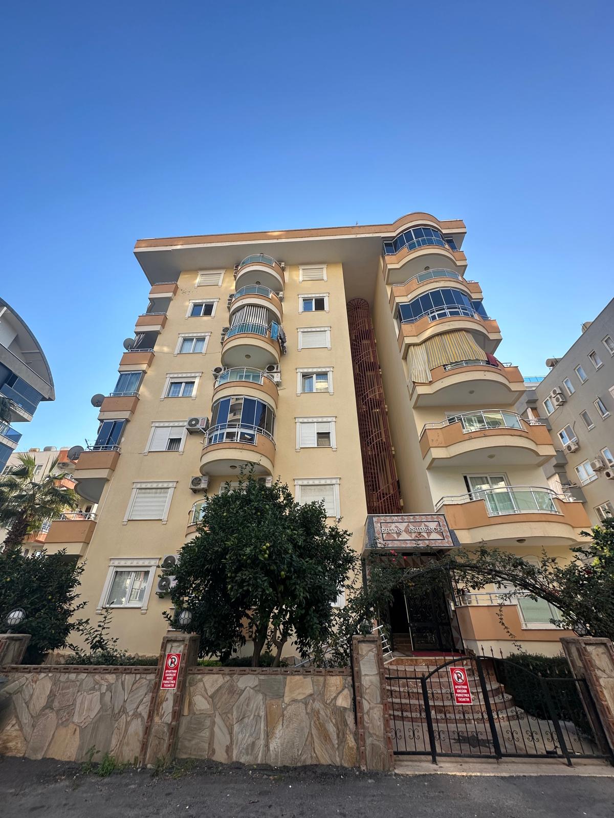 MAHMUTLAR'IN MERKEZİNDE GENİŞ VE KULLANIŞLI 2+1 SATILIK DAİRE - 1