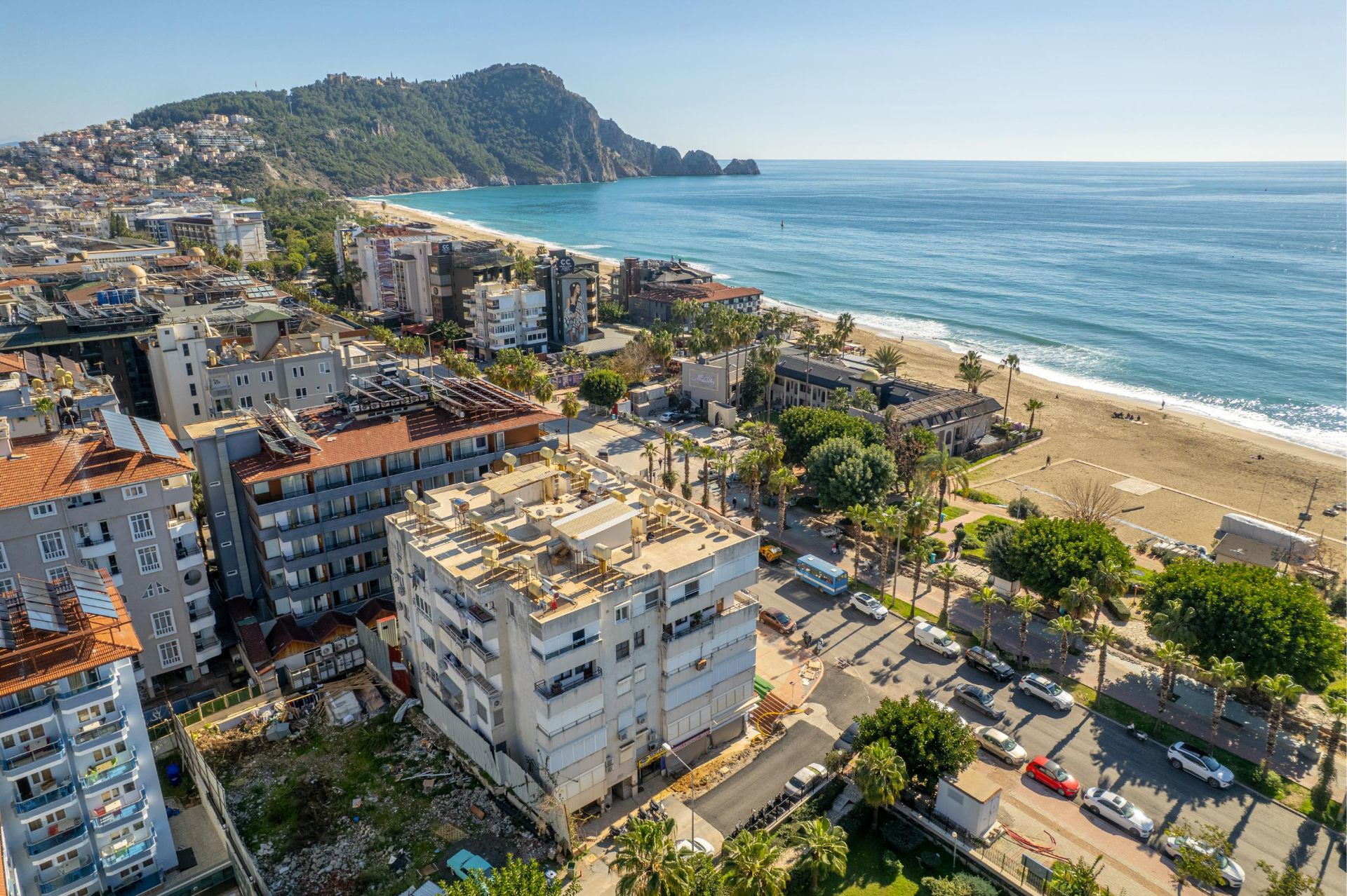 ALANYA CLEOPATRA'DA DENİZE SIFIR KONUMDA ÖZEL TASARIM 2+1 LÜKS DAİRE - 2