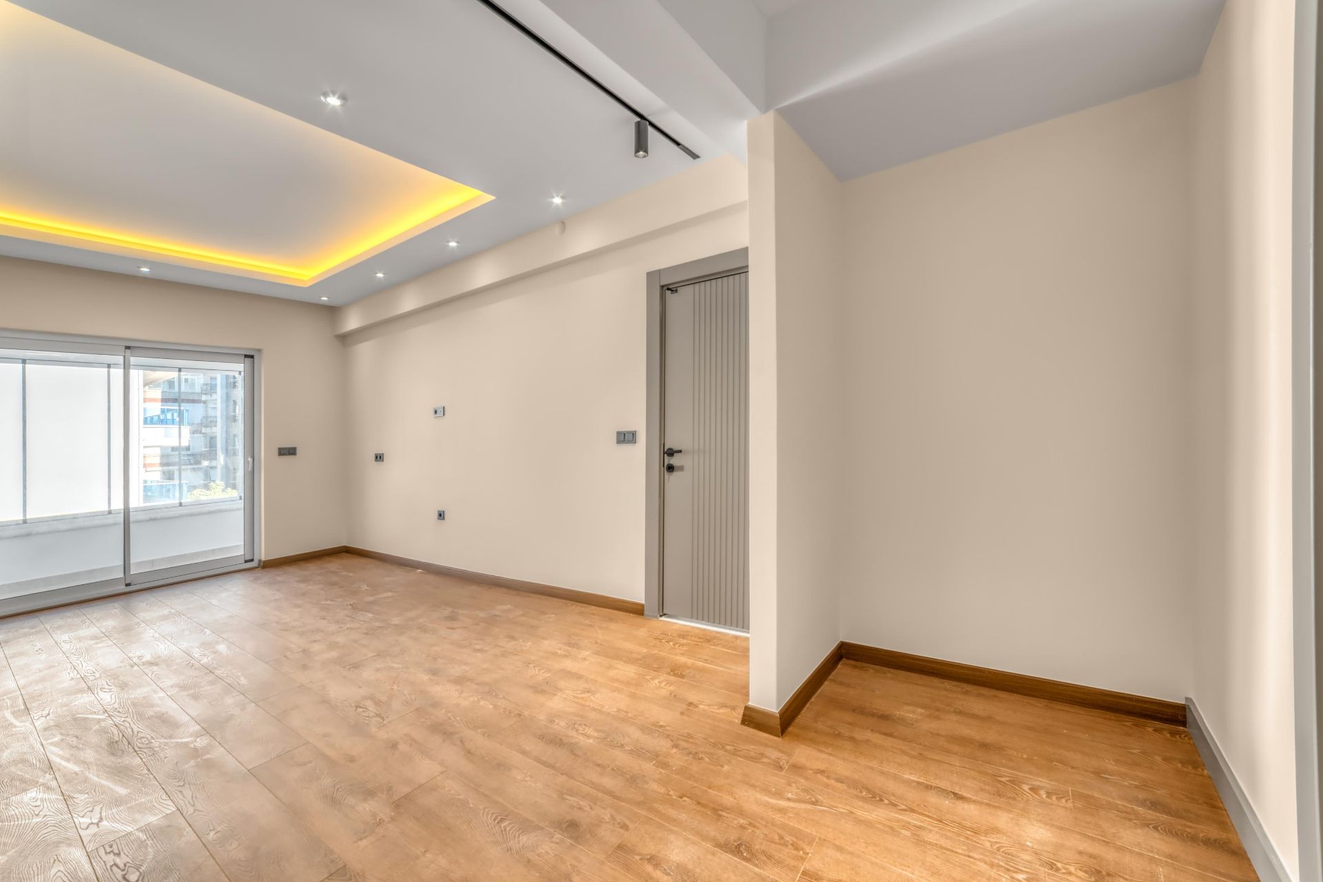 ALANYA CLEOPATRA'DA DENİZE SIFIR KONUMDA ÖZEL TASARIM 2+1 LÜKS DAİRE - 13