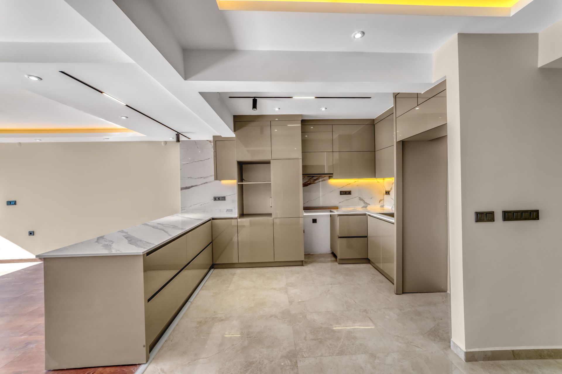 ALANYA CLEOPATRA'DA DENİZE SIFIR KONUMDA ÖZEL TASARIM 2+1 LÜKS DAİRE - 25