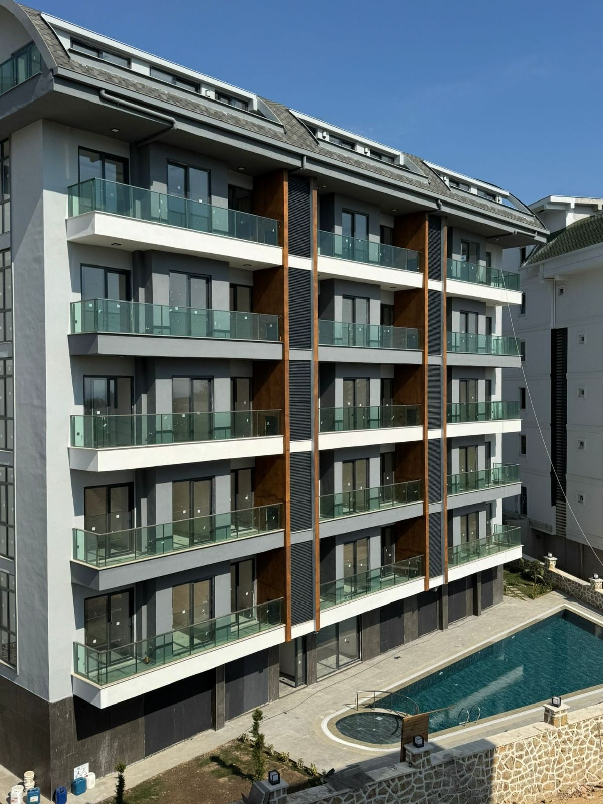 AVSALLAR'DA SOSYAL DONANIMLI SİTEDE 2+1 SATILIK DAİRE - 1