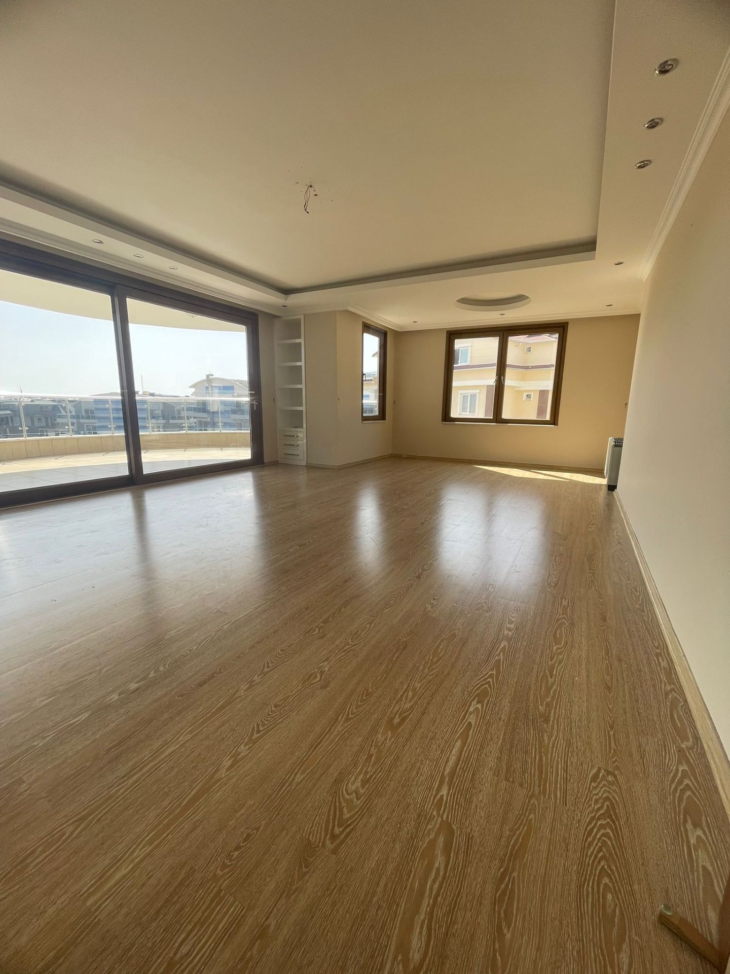TAMAMI VATANDAŞLIĞA UYGUN | CİKCİLLİ KALE ŞEHİR 1'DE SATILIK 4+1 GENİŞ DAİRE - 3