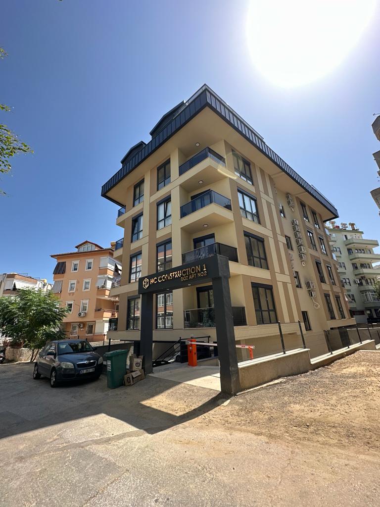 ALANYA MERKEZ'DE TERASLI, FULL EŞYALI 3+1 TERS DUBLEKS – DENİZE 600 METRE! - 1