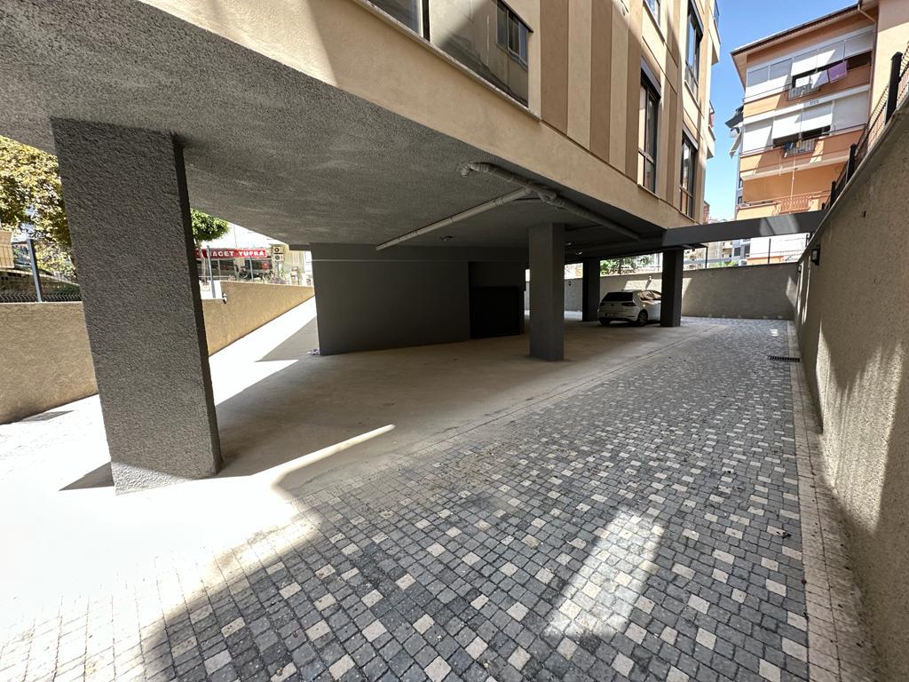 ALANYA MERKEZ'DE TERASLI, FULL EŞYALI 3+1 TERS DUBLEKS – DENİZE 600 METRE! - 2