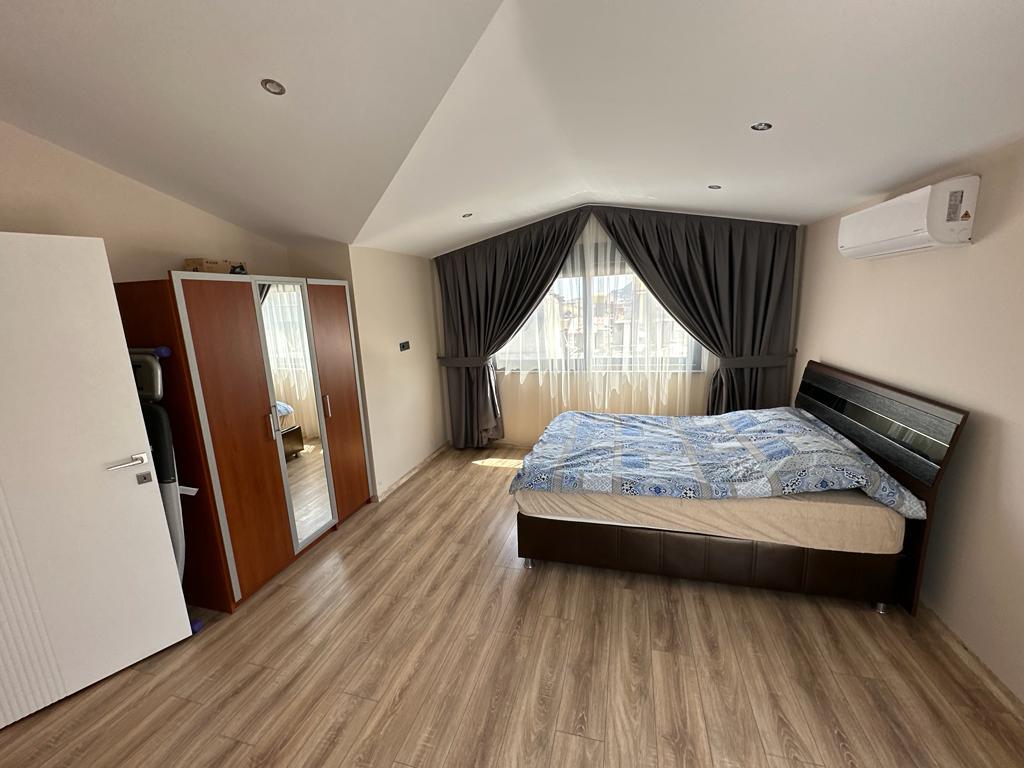 ALANYA MERKEZ'DE TERASLI, FULL EŞYALI 3+1 TERS DUBLEKS – DENİZE 600 METRE! - 4