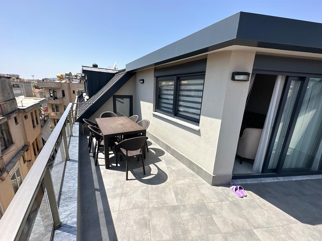 ALANYA MERKEZ'DE TERASLI, FULL EŞYALI 3+1 TERS DUBLEKS – DENİZE 600 METRE! - 9