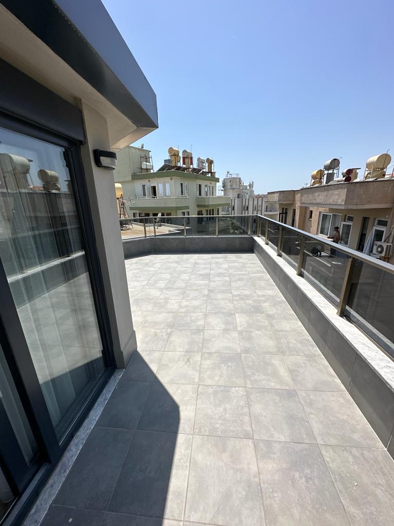 ALANYA MERKEZ'DE TERASLI, FULL EŞYALI 3+1 TERS DUBLEKS – DENİZE 600 METRE! - 11