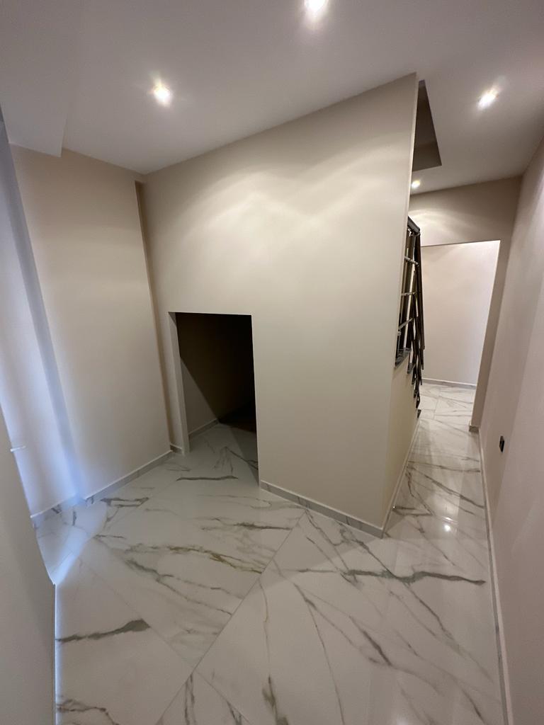 ALANYA MERKEZ'DE TERASLI, FULL EŞYALI 3+1 TERS DUBLEKS – DENİZE 600 METRE! - 16
