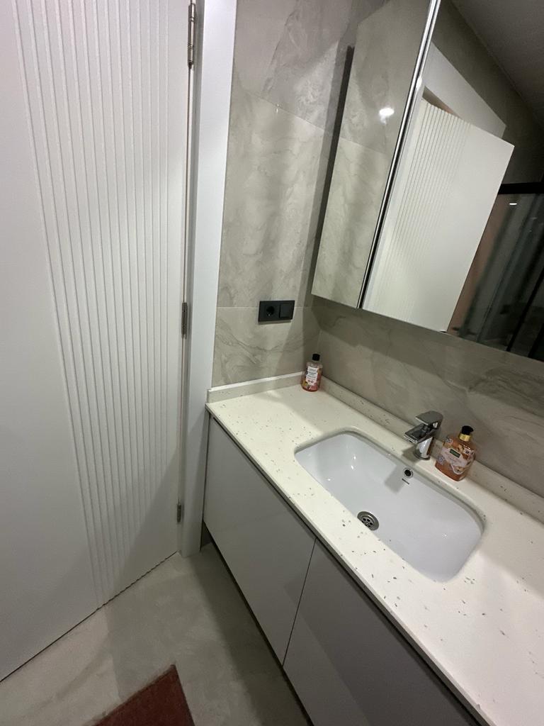 ALANYA MERKEZ'DE TERASLI, FULL EŞYALI 3+1 TERS DUBLEKS – DENİZE 600 METRE! - 17