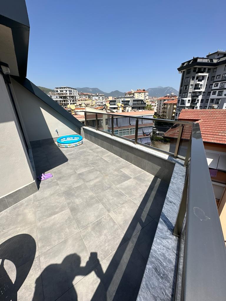 ALANYA MERKEZ'DE TERASLI, FULL EŞYALI 3+1 TERS DUBLEKS – DENİZE 600 METRE! - 18