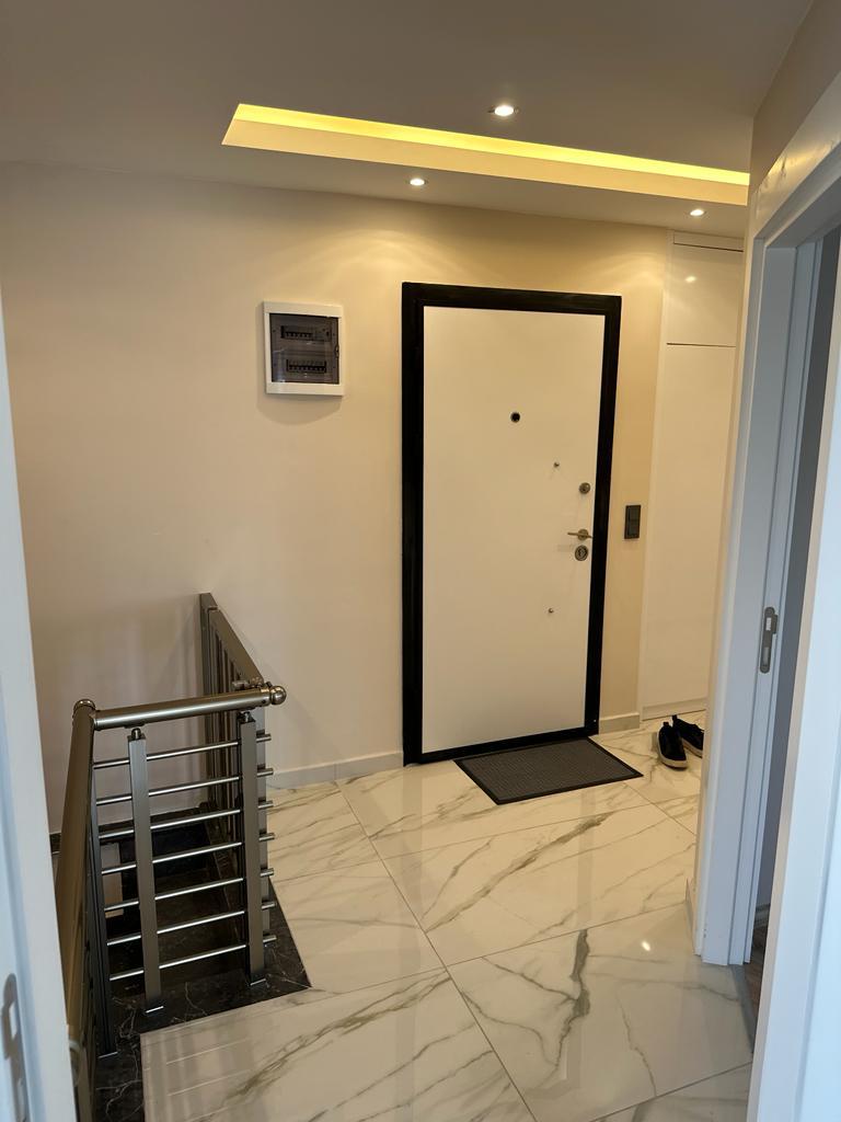 ALANYA MERKEZ'DE TERASLI, FULL EŞYALI 3+1 TERS DUBLEKS – DENİZE 600 METRE! - 21