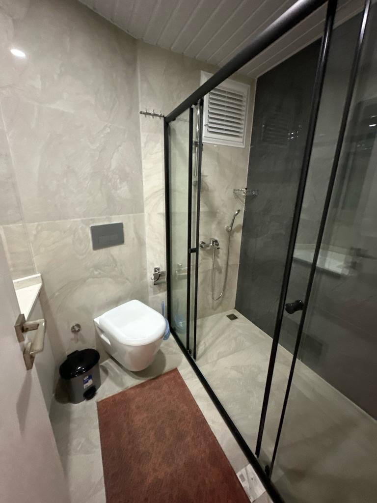 ALANYA MERKEZ'DE TERASLI, FULL EŞYALI 3+1 TERS DUBLEKS – DENİZE 600 METRE! - 22