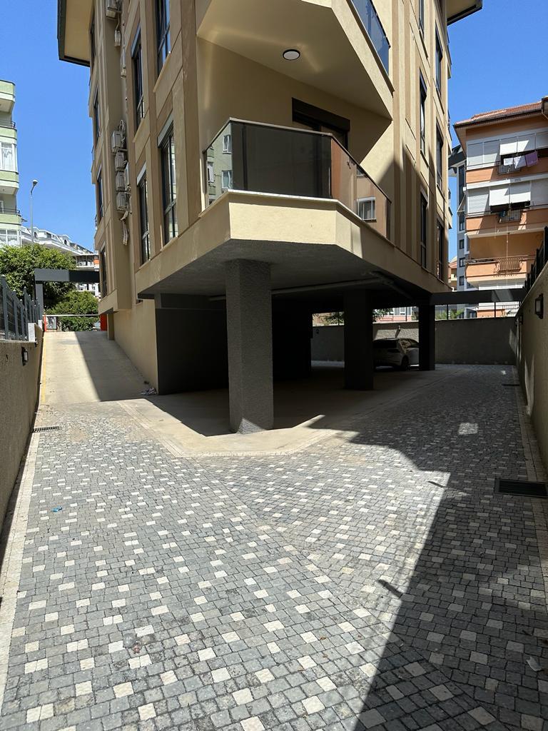 ALANYA MERKEZ'DE TERASLI, FULL EŞYALI 3+1 TERS DUBLEKS – DENİZE 600 METRE! - 27