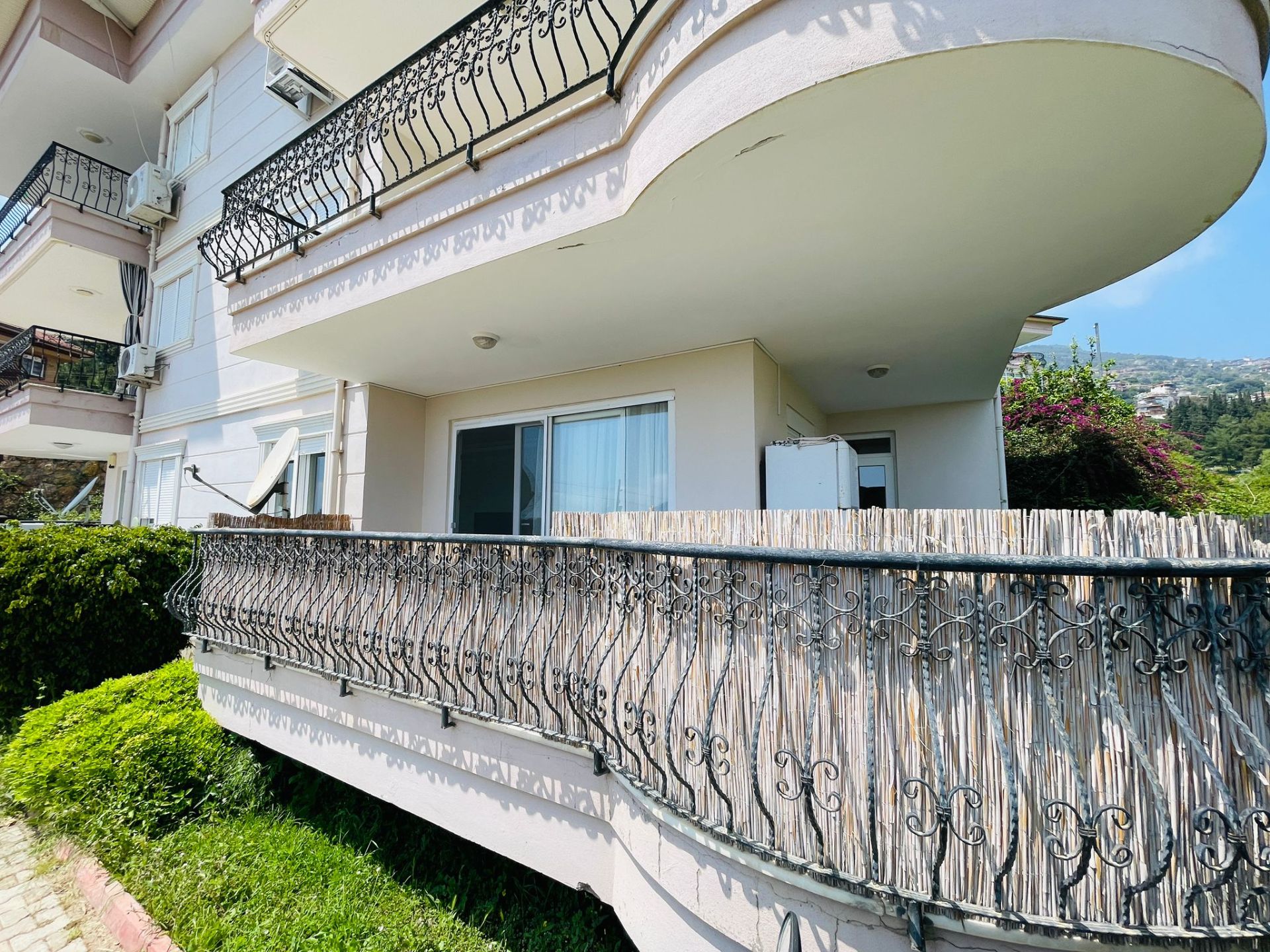Alanya Sugözü Mahallesi'nde Satılık, Kale ve Deniz Manzaralı Full Eşyalı 2+1 Daire - 2