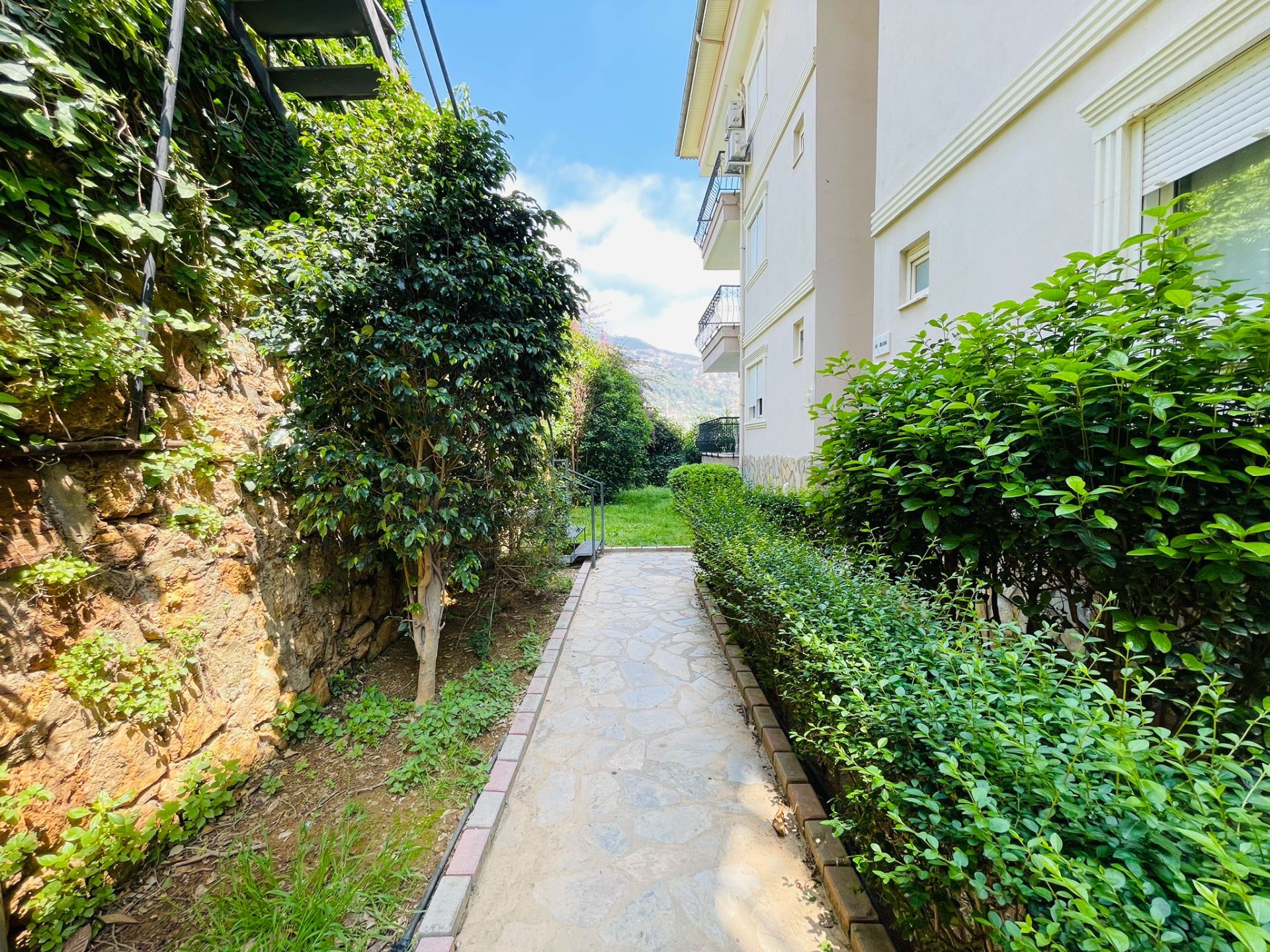 Alanya Sugözü Mahallesi'nde Satılık, Kale ve Deniz Manzaralı Full Eşyalı 2+1 Daire - 6