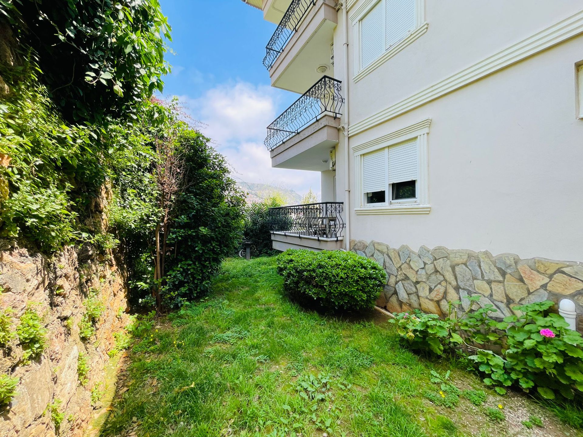 Alanya Sugözü Mahallesi'nde Satılık, Kale ve Deniz Manzaralı Full Eşyalı 2+1 Daire - 7